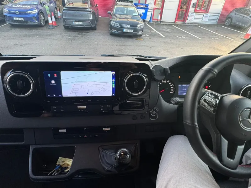 Apple CarPlay & Android Auto — Mercedes-Benz Sprinter — photo 1