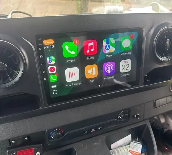Apple CarPlay & Android Auto — Mercedes-Benz Sprinter — photo 3