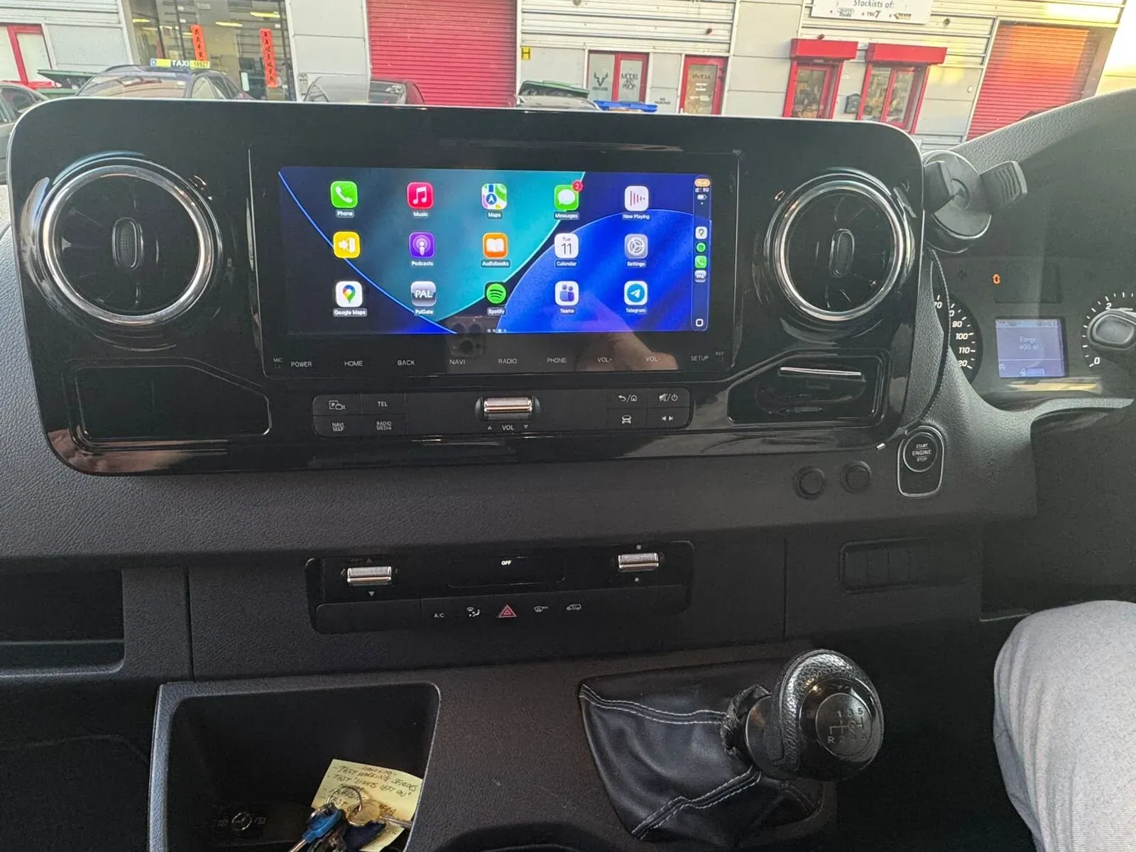 Apple CarPlay & Android Auto — Mercedes-Benz Sprinter