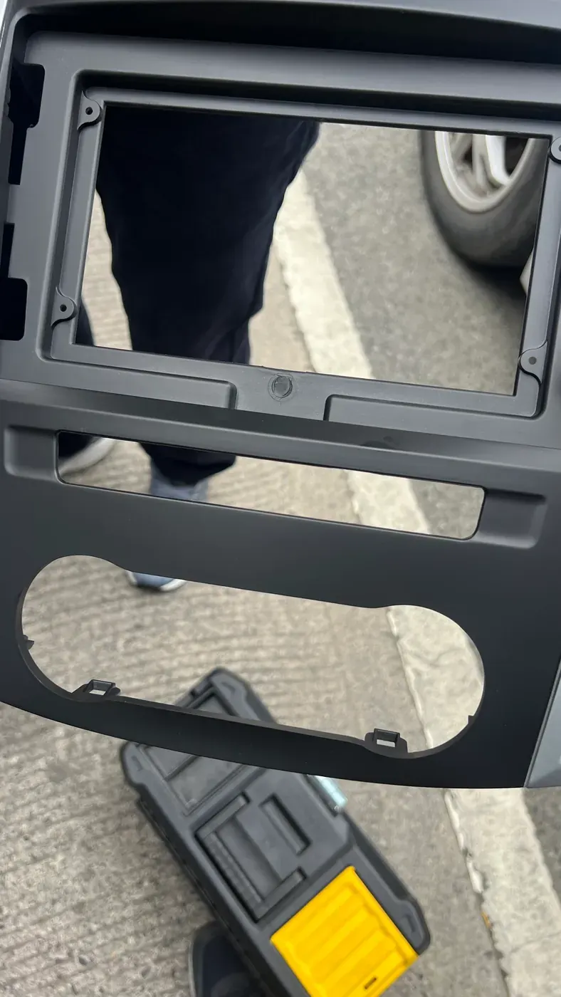 Apple CarPlay & Android Auto — Mercedes-Benz V - Class - Vito Viano (2019) — before, factory system