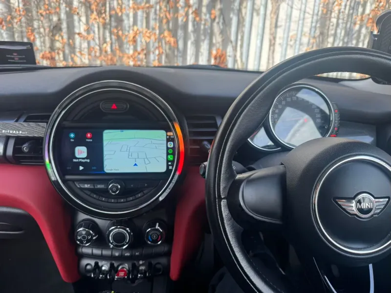 Apple CarPlay & Android Auto — Mini Cooper (2017) — photo 4