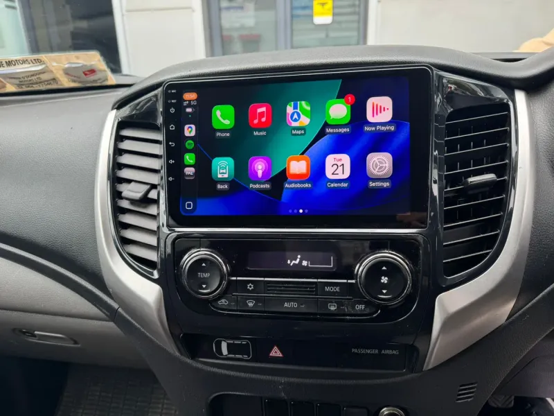 Apple CarPlay & Android Auto — Mitsubishi L200 — photo 1