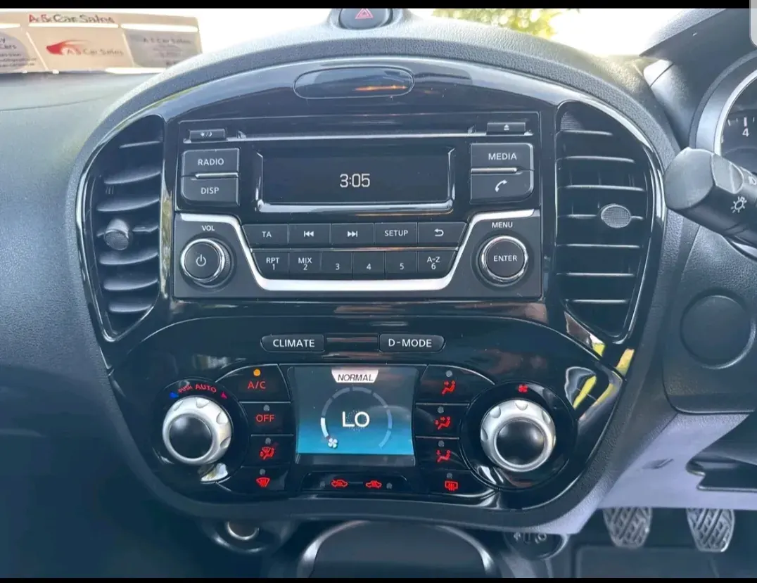 Apple CarPlay & Android Auto — Nissan Juke — before, factory system
