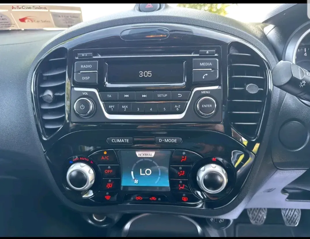Apple CarPlay & Android Auto — Nissan Juke — before, factory system