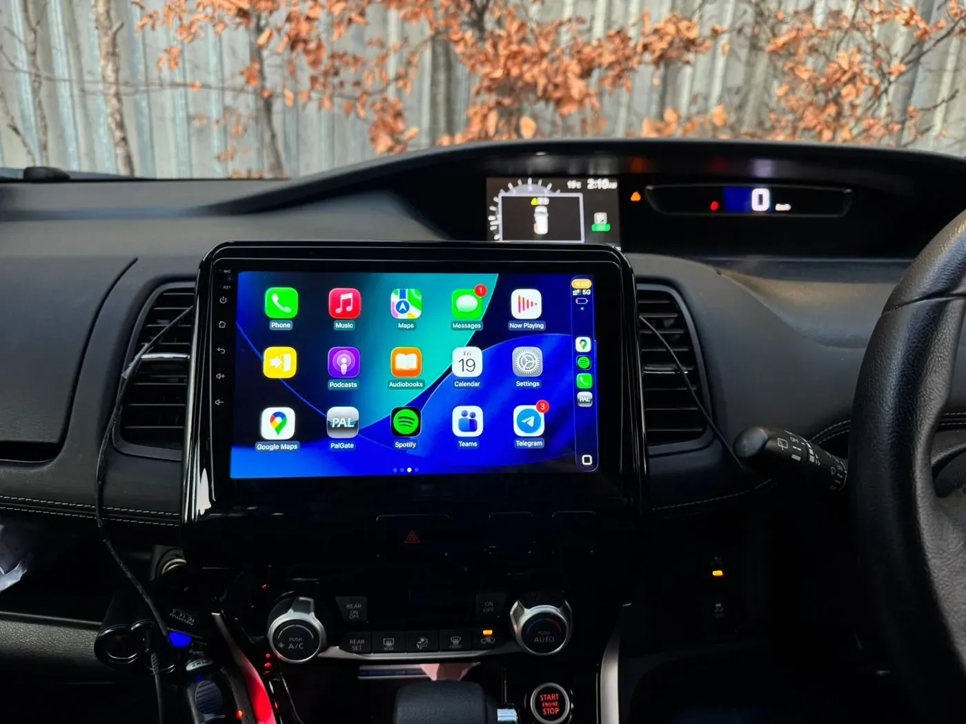 Apple CarPlay & Android Auto — Nissan Serena — photo 1