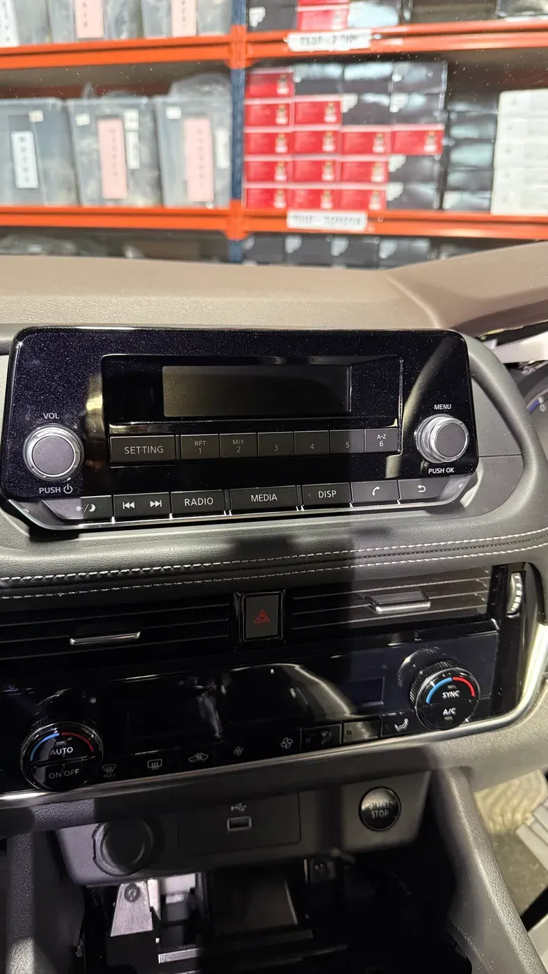 Apple CarPlay & Android Auto — Nissan X Trail (2024) — before, factory system