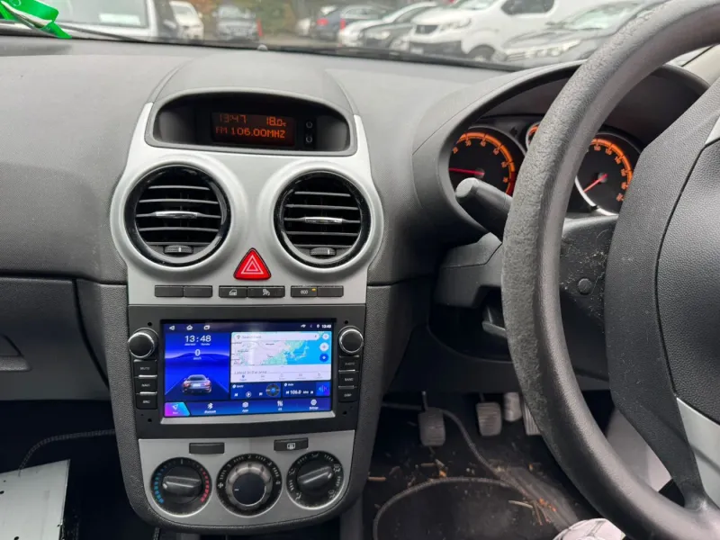 Apple CarPlay & Android Auto — Opel Corsa (2011) — photo 2