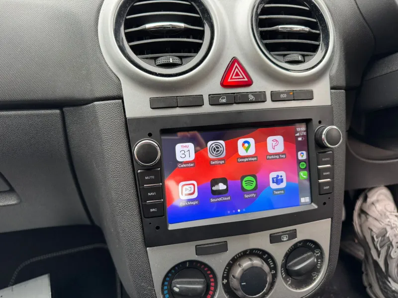 Apple CarPlay & Android Auto — Opel Corsa (2011)
