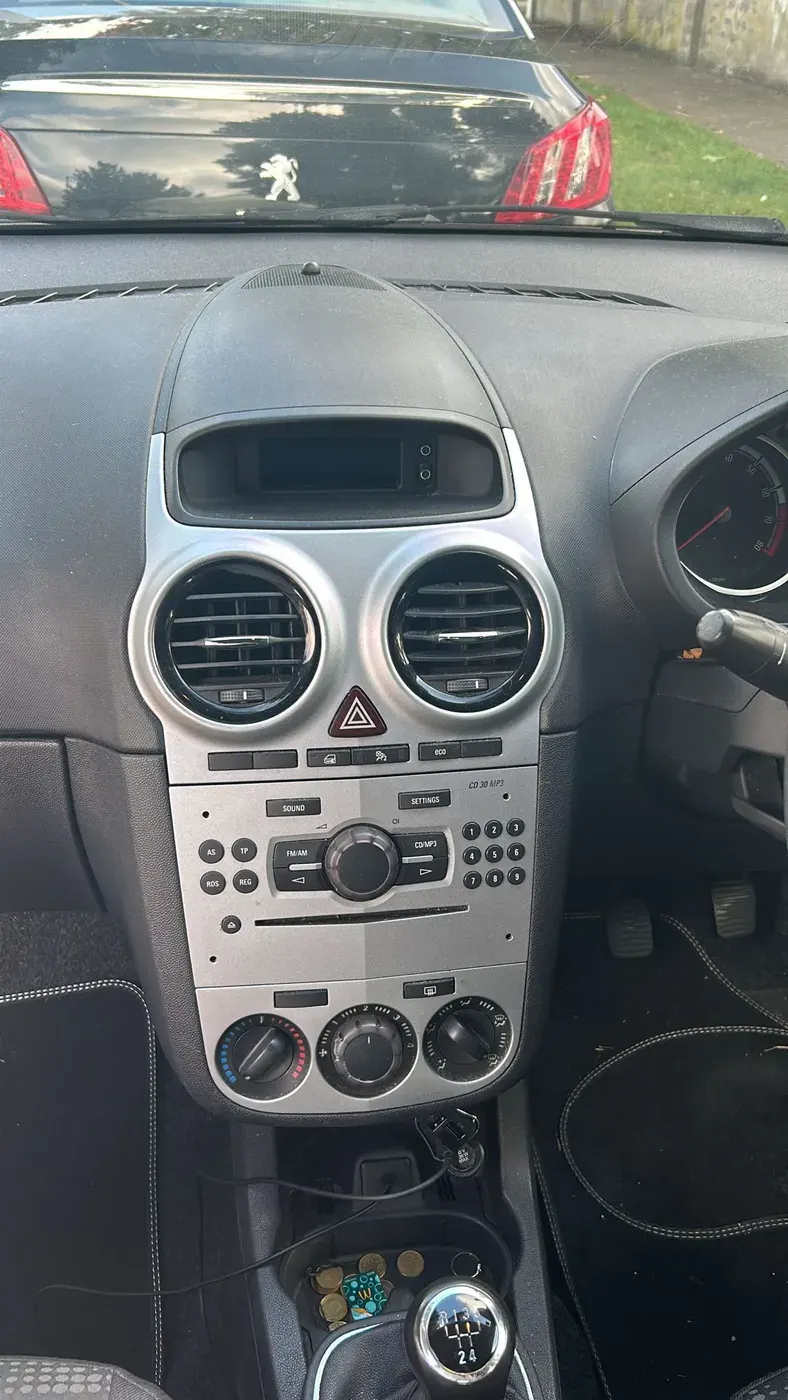 Apple CarPlay & Android Auto — Opel Corsa (2011) — before, factory system
