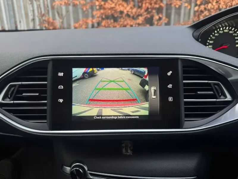 Apple CarPlay & Android Auto — Peugeot 308 (2020) — photo 3