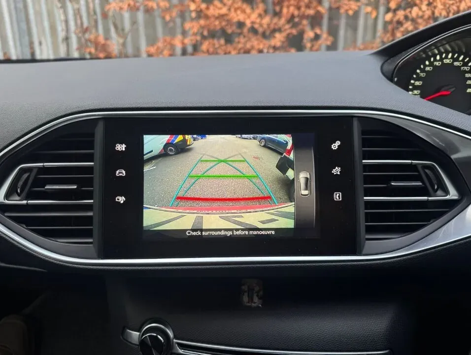 Apple CarPlay & Android Auto — Peugeot 308 (2020) — photo 3