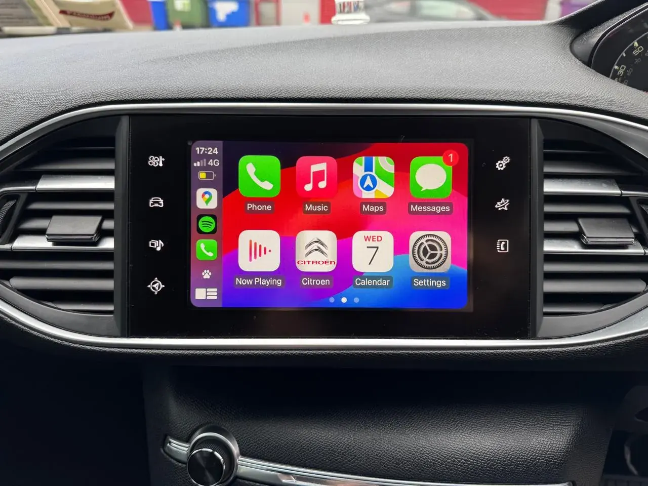Apple CarPlay & Android Auto — Peugeot 308 (2020) — after, new install
