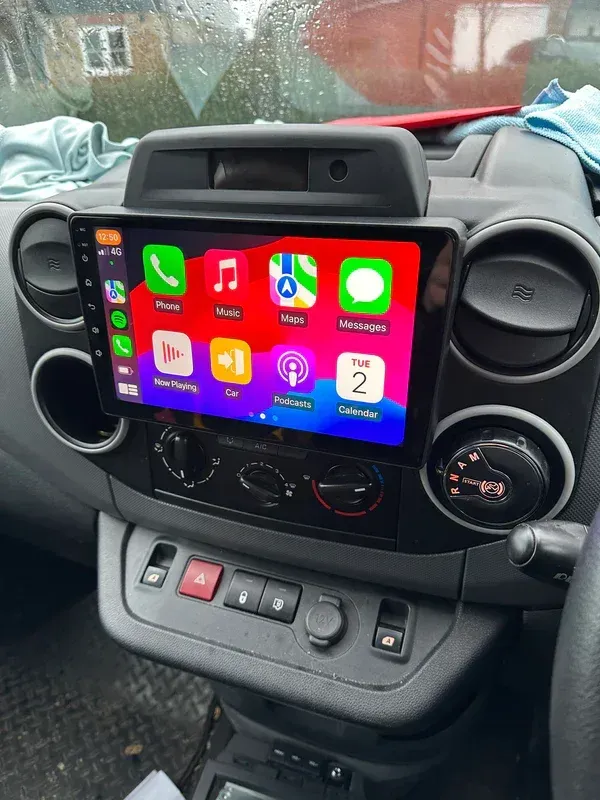 Apple CarPlay & Android Auto — Peugeot Partner — photo 1