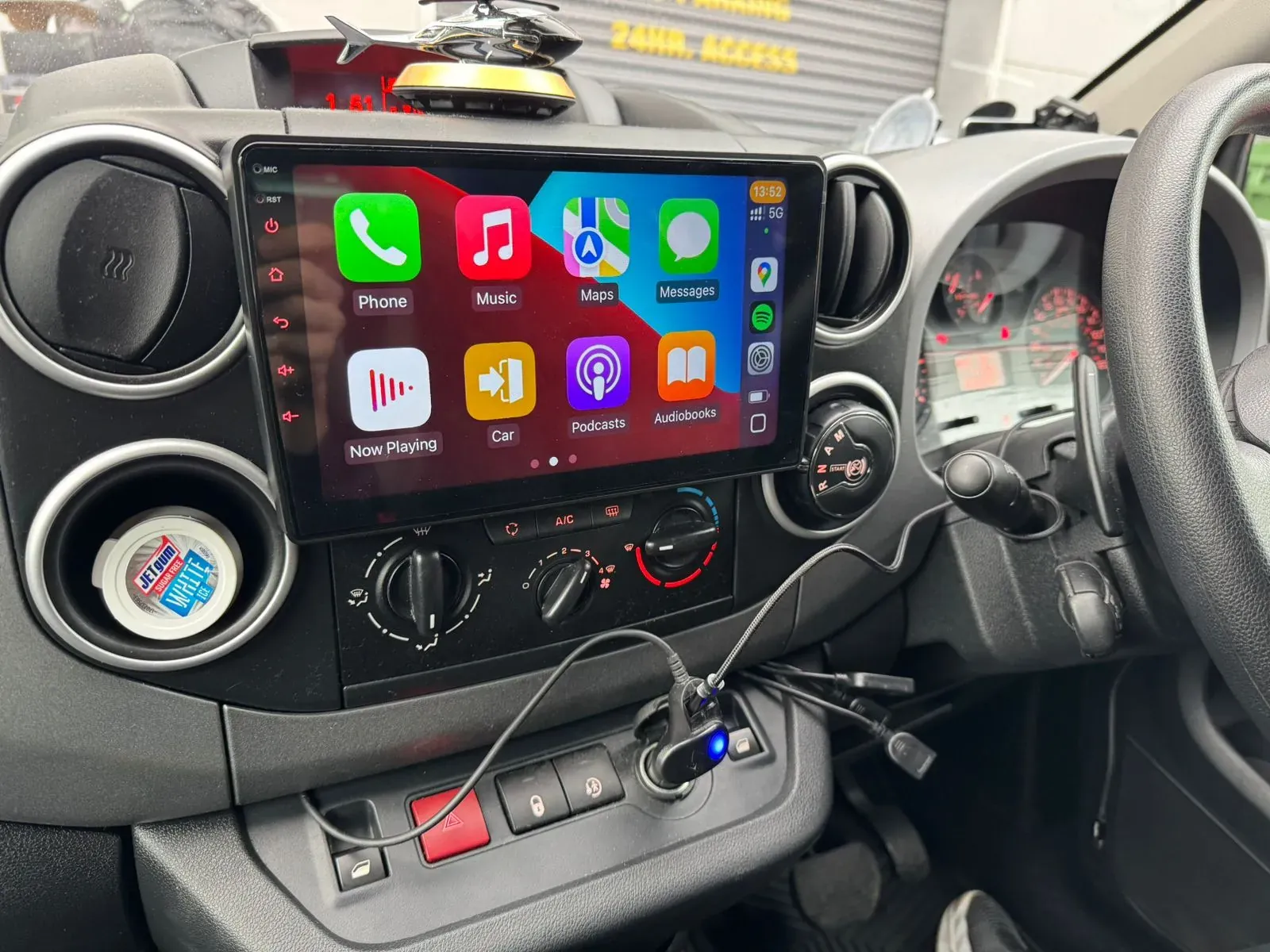 Apple CarPlay & Android Auto — Peugeot Partner