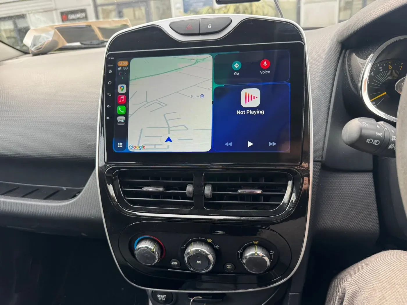 Apple CarPlay & Android Auto — Renault Clio — photo 1