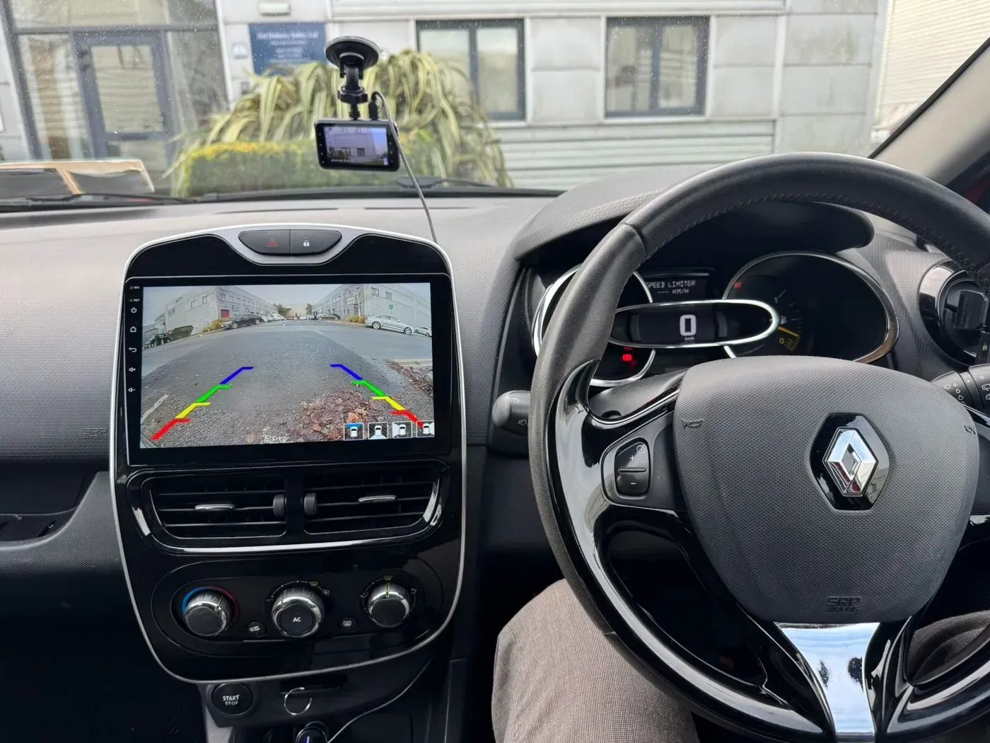 Apple CarPlay & Android Auto — Renault Clio — photo 3