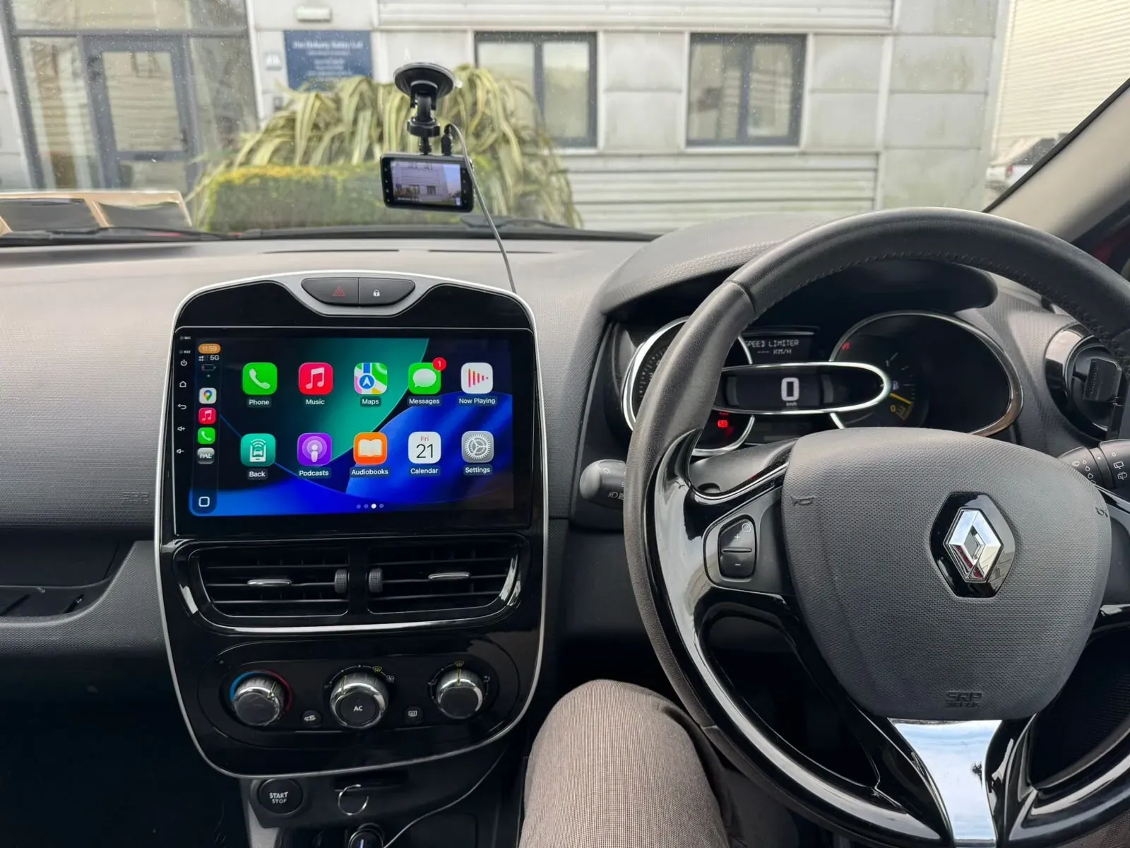 Apple CarPlay & Android Auto — Renault Clio