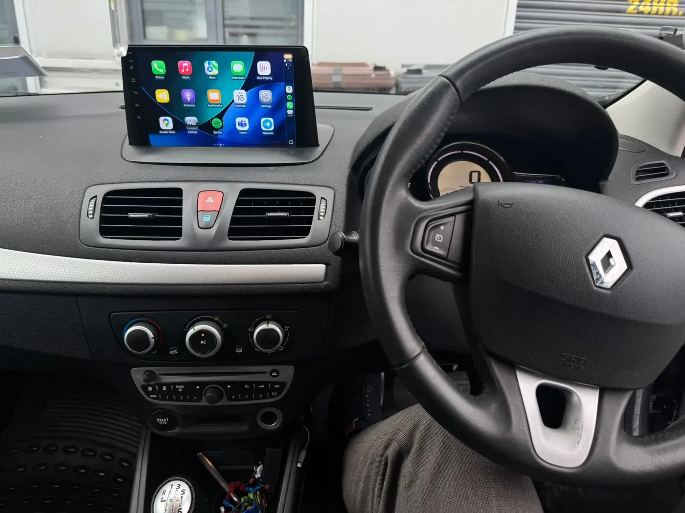 Apple CarPlay & Android Auto — Renault Fluence / Megane 3 — photo 1