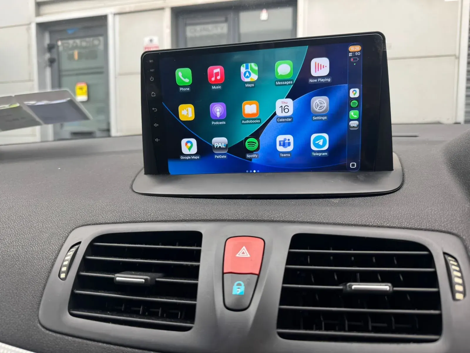 Apple CarPlay & Android Auto — Renault Fluence / Megane 3 — after, new install