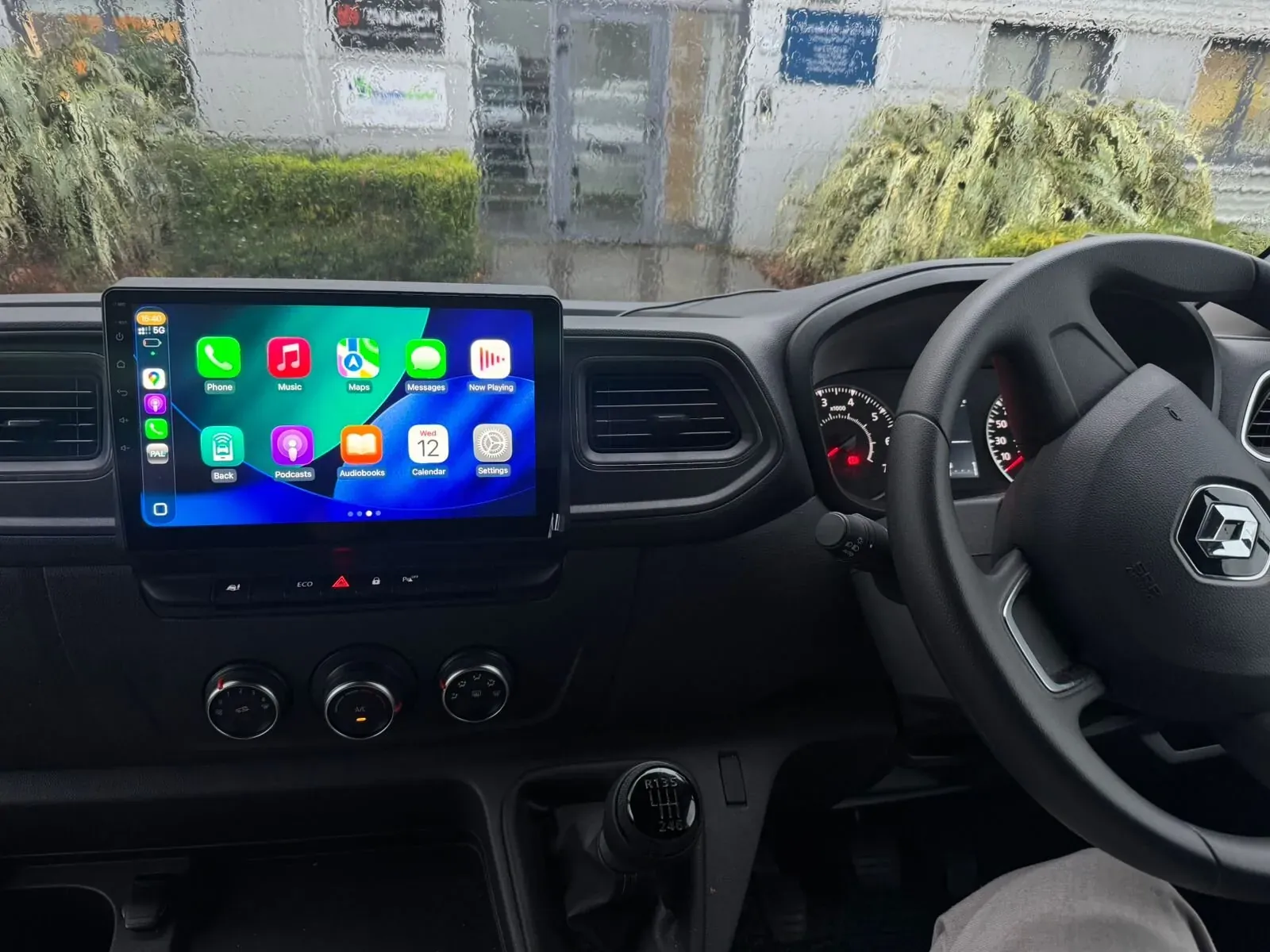 Apple CarPlay & Android Auto — Renault Master