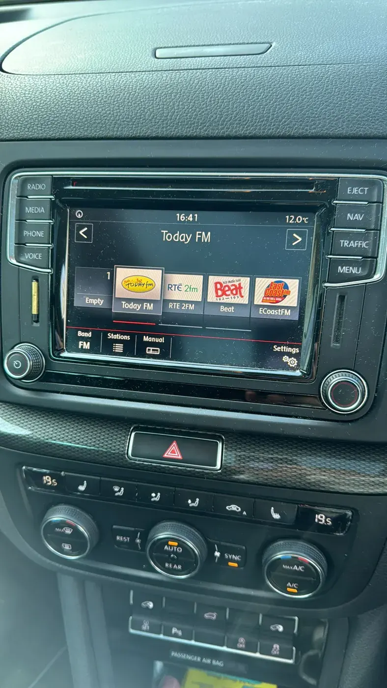 Apple CarPlay & Android Auto — Seat Alhambra (2017) — before, factory system