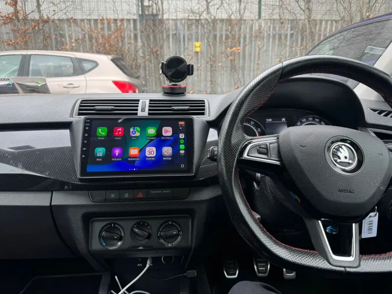 Apple CarPlay & Android Auto — Skoda Fabia