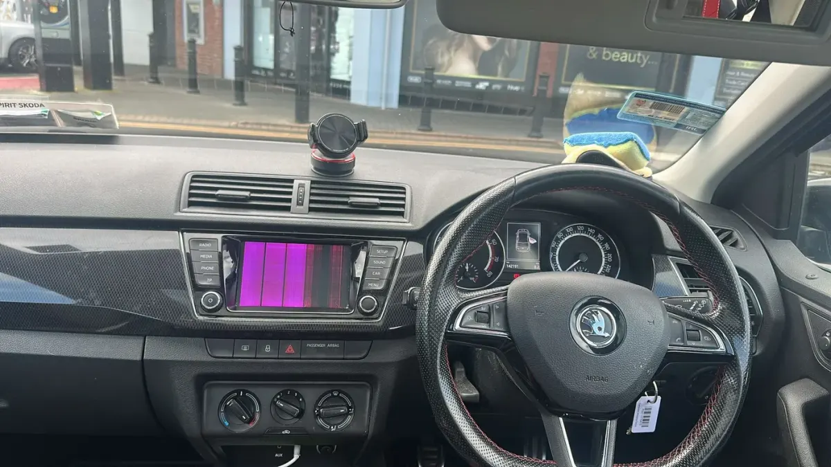 Apple CarPlay & Android Auto — Skoda Fabia — before, factory system