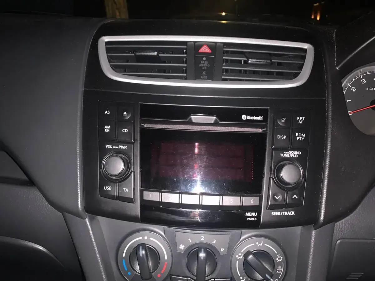 Apple CarPlay & Android Auto — Suzuki Swift — before, factory system