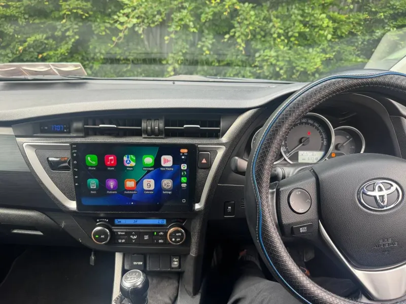 Apple CarPlay & Android Auto — Toyota Auris (2016) — photo 1