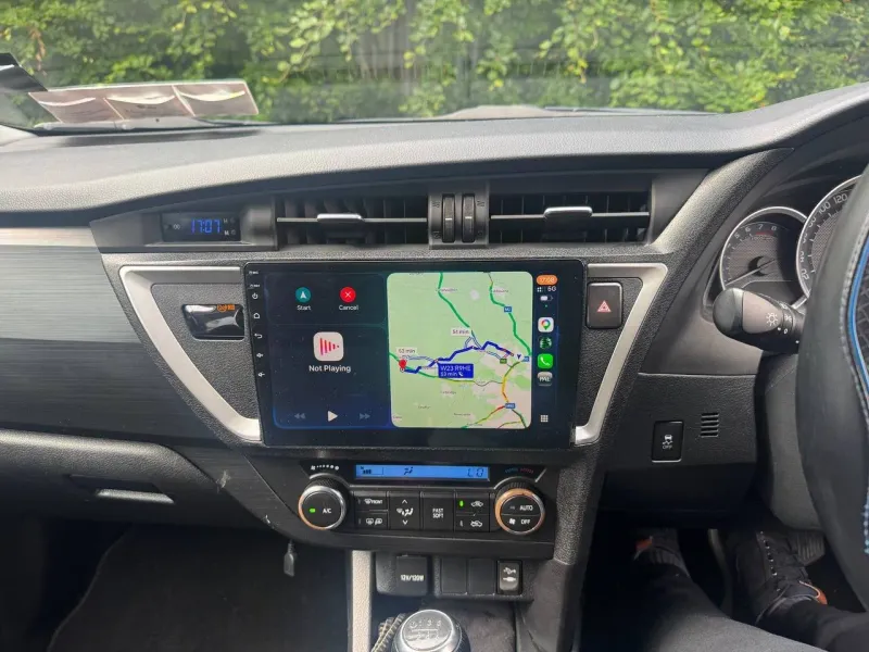 Apple CarPlay & Android Auto — Toyota Auris (2016) — photo 2