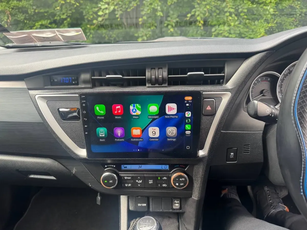 Apple CarPlay & Android Auto — Toyota Auris (2016)