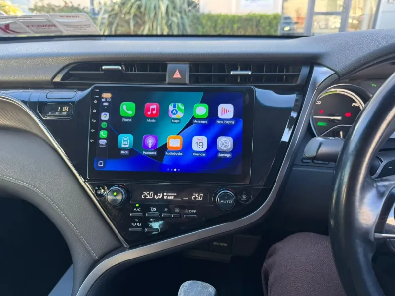 Apple CarPlay & Android Auto — Toyota Camry — photo 1