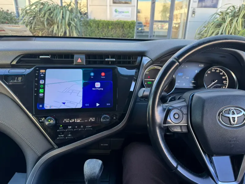 Apple CarPlay & Android Auto — Toyota Camry — photo 4