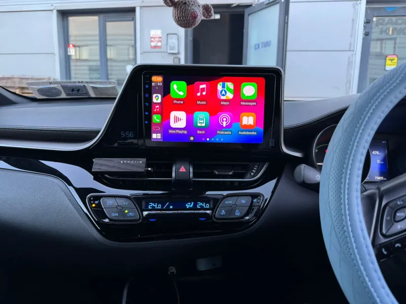 Apple CarPlay & Android Auto — Toyota C-HR — photo 1