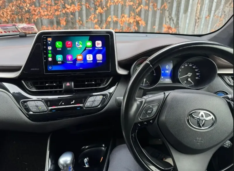 Apple CarPlay & Android Auto — Toyota C-HR — photo 2