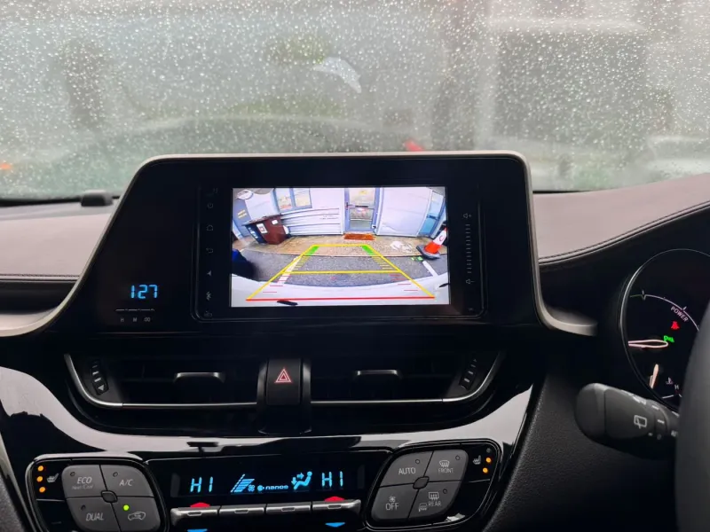 Apple CarPlay & Android Auto — Toyota C-HR — photo 3