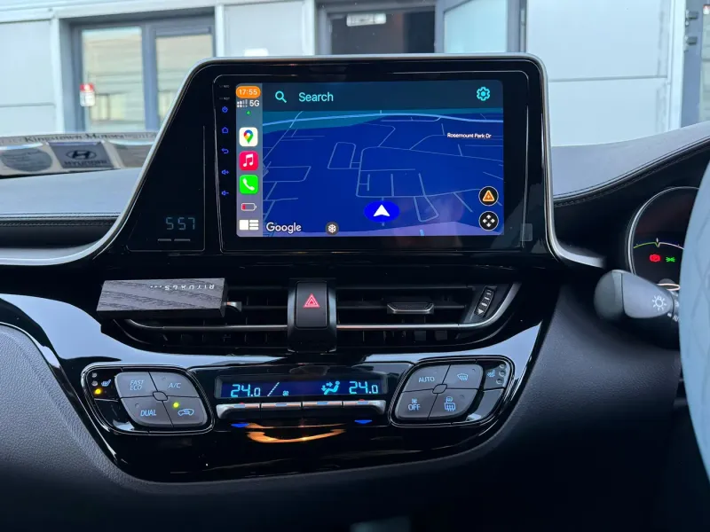 Apple CarPlay & Android Auto — Toyota C-HR — photo 4