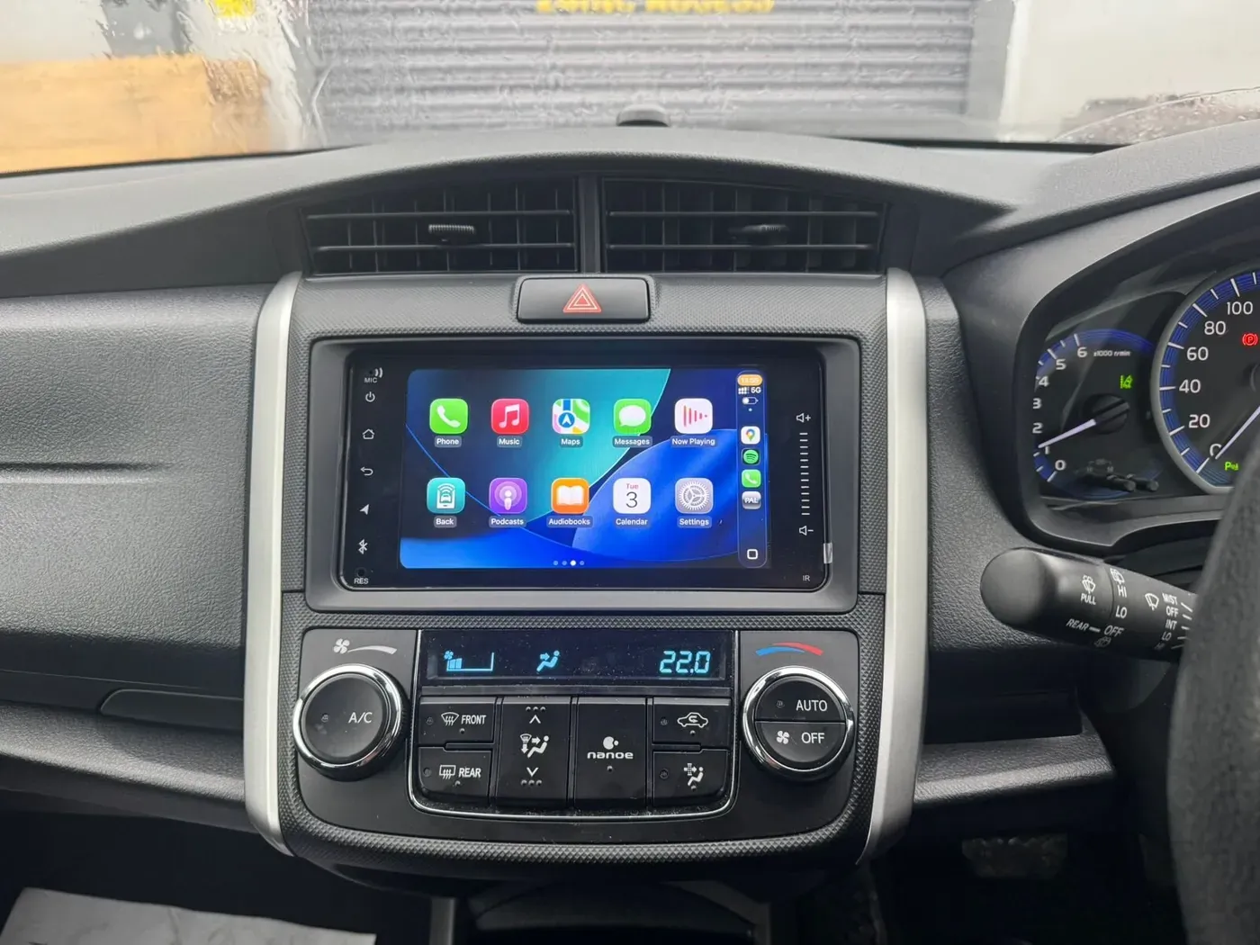 Apple CarPlay & Android Auto — Toyota Corolla Fielder (2016) — photo 2