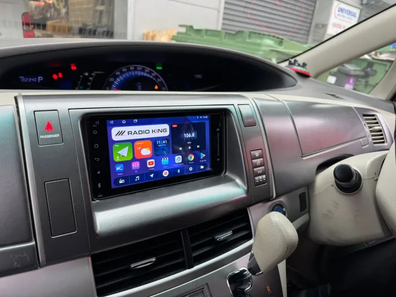 Apple CarPlay & Android Auto — Toyota Estima (2012) — photo 2
