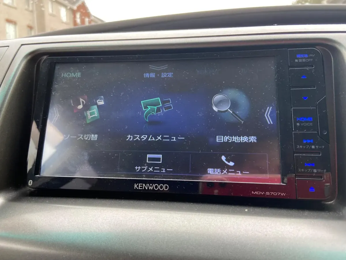 Apple CarPlay & Android Auto — Toyota Estima (2012) — before, factory system