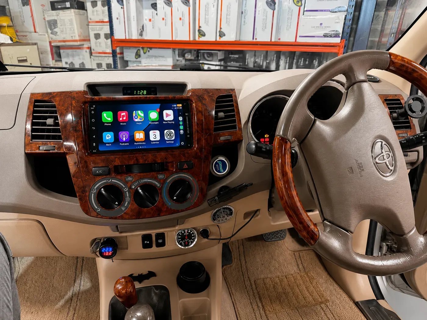 Apple CarPlay & Android Auto — Toyota Hilux — photo 1