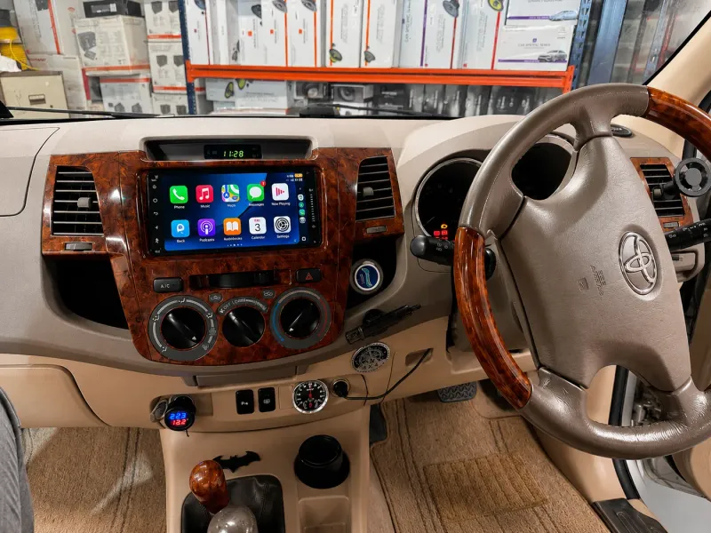 Apple CarPlay & Android Auto — Toyota Hilux — photo 1