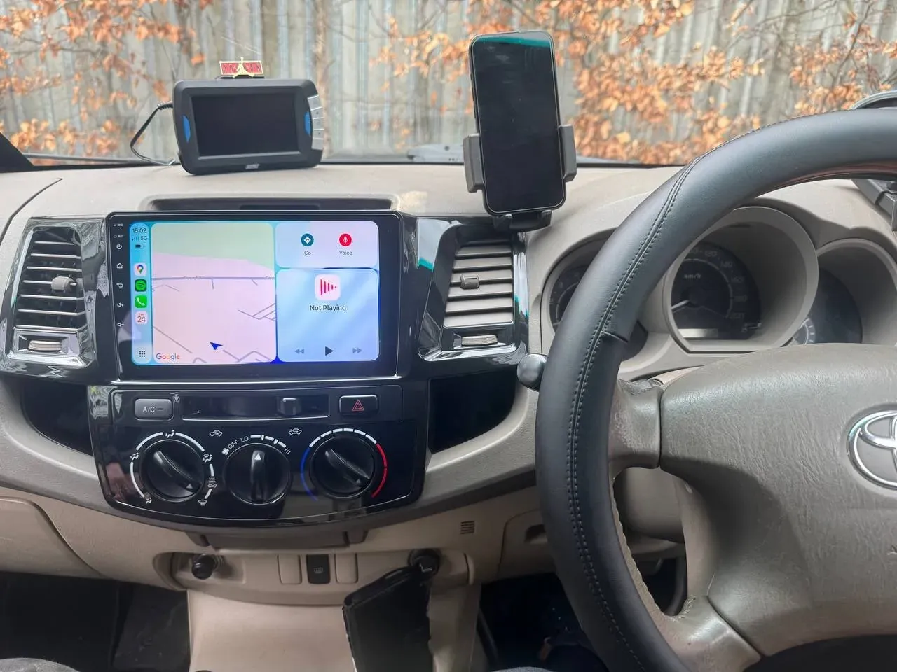 Apple CarPlay & Android Auto — Toyota Hilux — photo 3