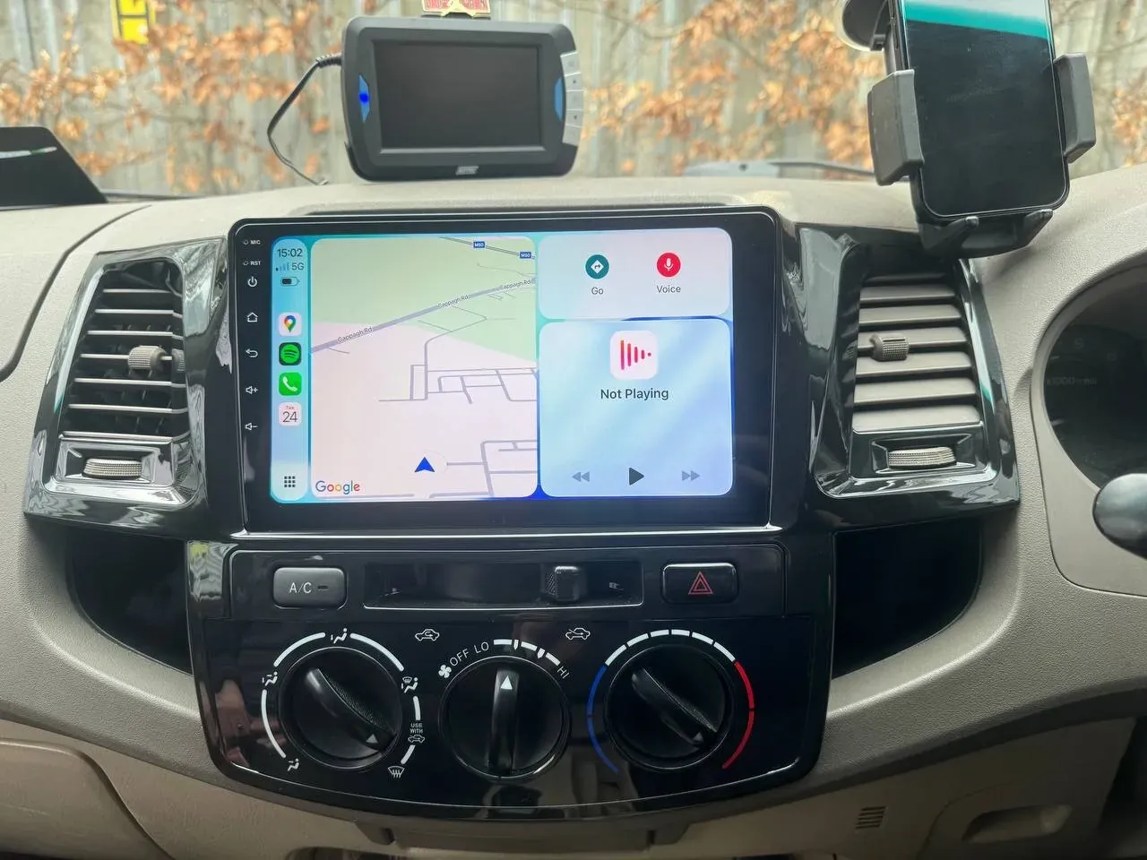 Apple CarPlay & Android Auto — Toyota Hilux — photo 4