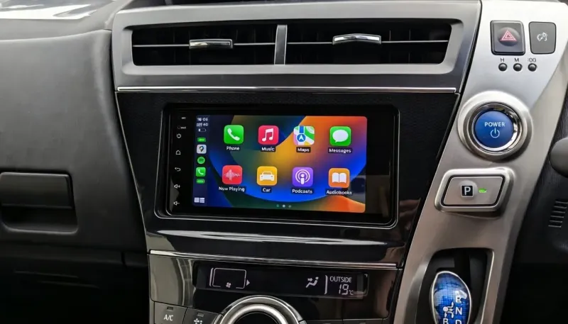 Apple CarPlay & Android Auto — Toyota Prius Alpha — photo 1