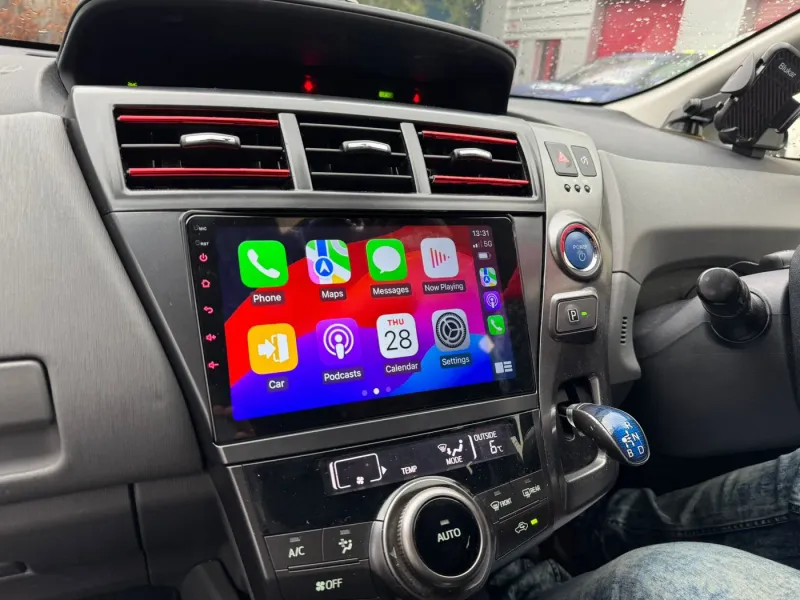 Apple CarPlay & Android Auto — Toyota Prius Alpha — photo 2