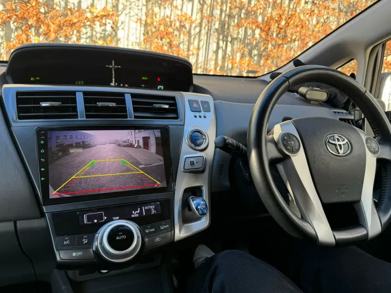 Apple CarPlay & Android Auto — Toyota Prius Alpha — photo 3