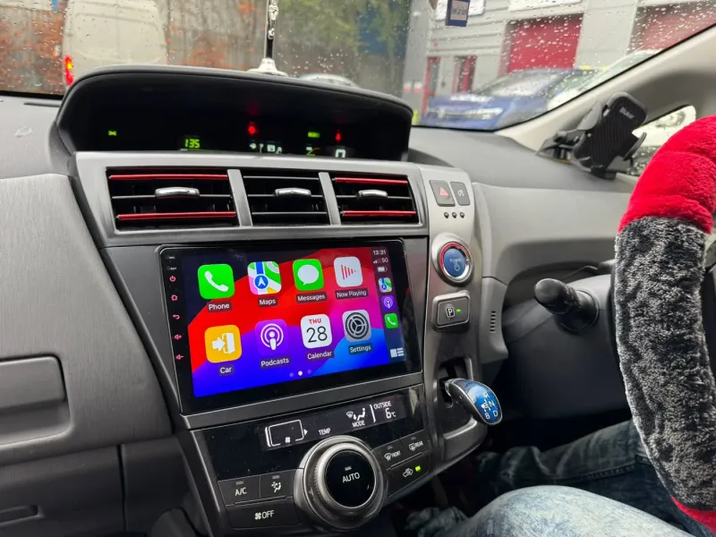 Apple CarPlay & Android Auto — Toyota Prius Alpha — photo 4