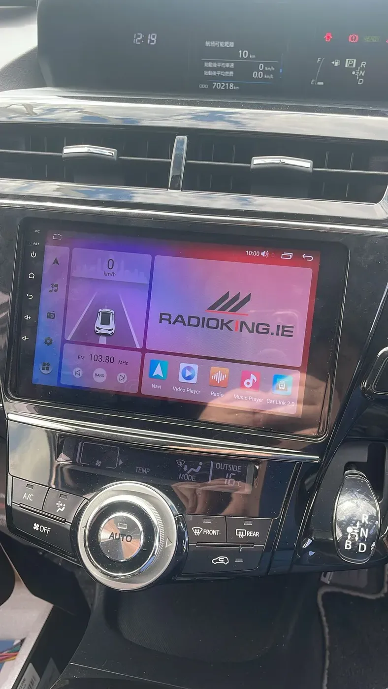 Apple CarPlay & Android Auto — Toyota Prius Alpha — photo 6