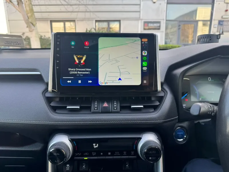 Apple CarPlay & Android Auto — Toyota RAV4 — photo 3
